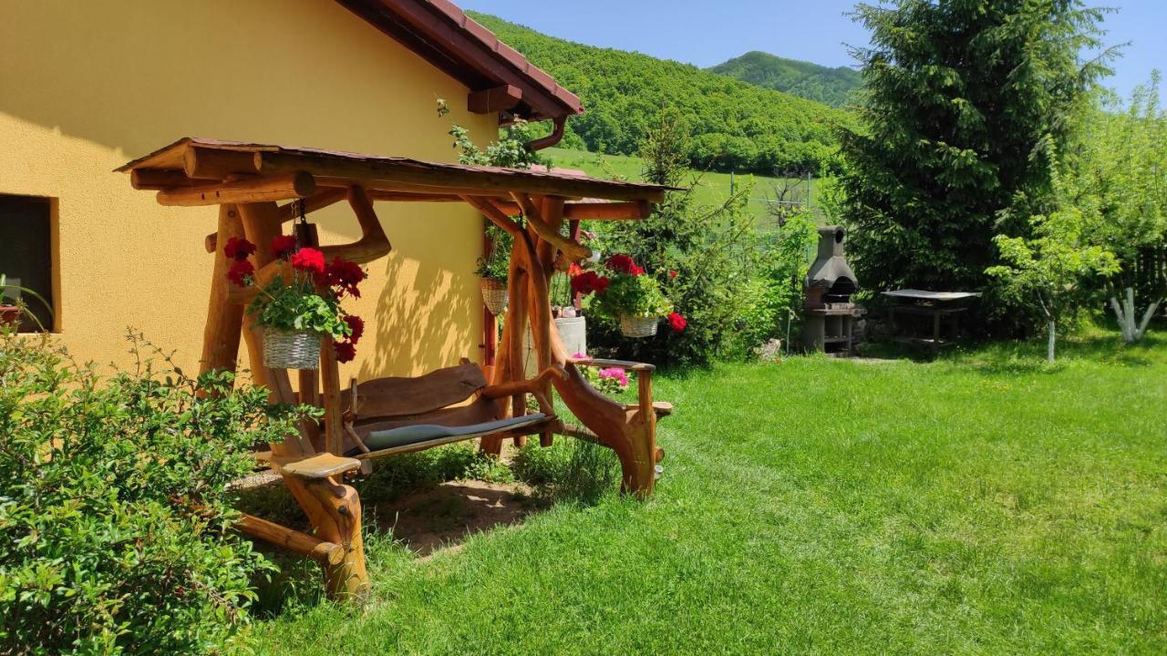 Home Away From Home Gura Rîului Esterno foto